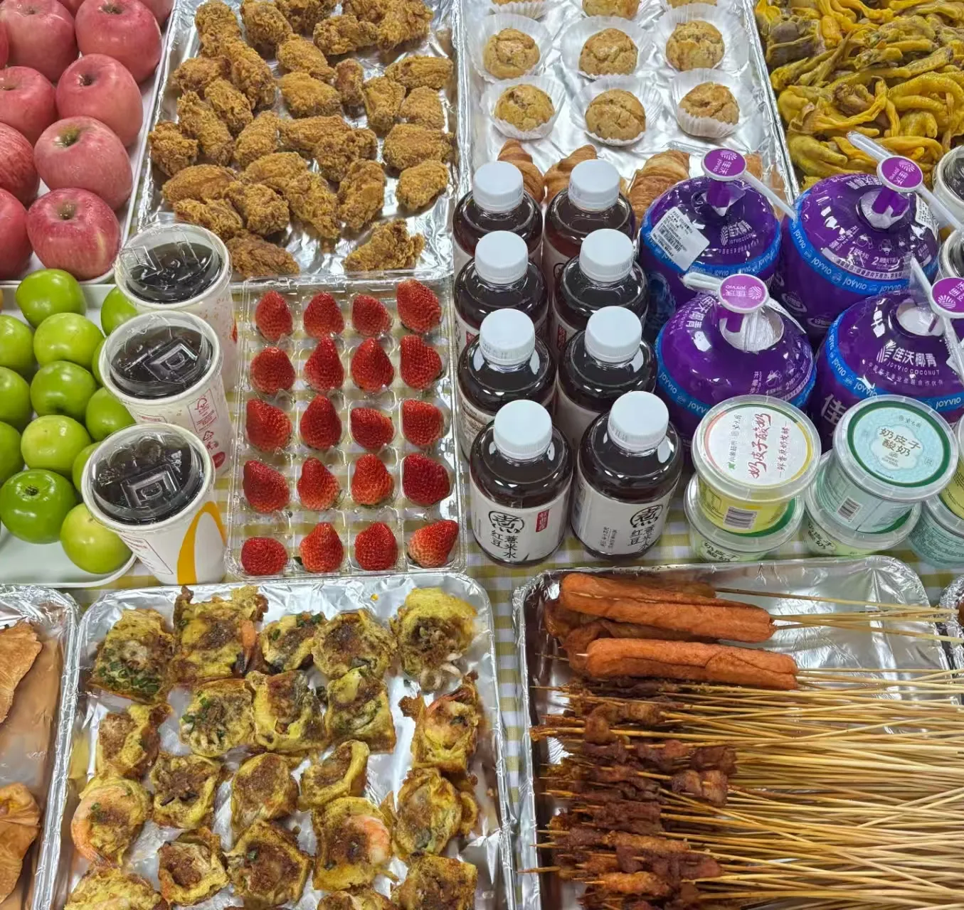 Gà Rán, Trái Cây Tươi Và 30 Phút Cười Trong Lành